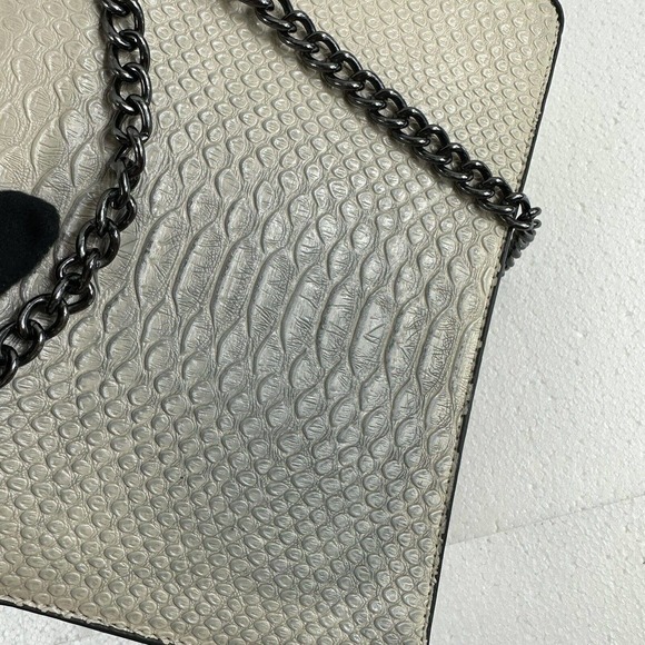 horsheshoe bucle snake print embossed beige handbag 10x7x3 Chain Purse - Picture 10 of 10